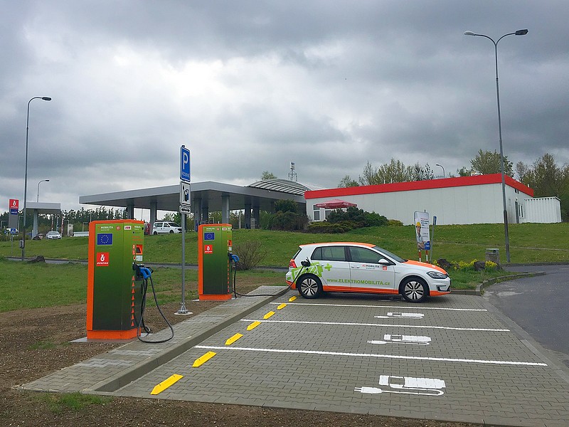 Unipetrol a ČEZ rozšiřují nabídku sítě Benzina o elektrickou energii
